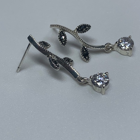 Early Silpada Rare Sterling Silver, Marcasite & CZ Floral Vine Drop Earrings - Picture 10 of 16